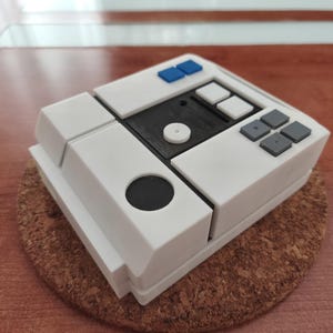 Star Wars Resistance Pilot Chest Box image 7