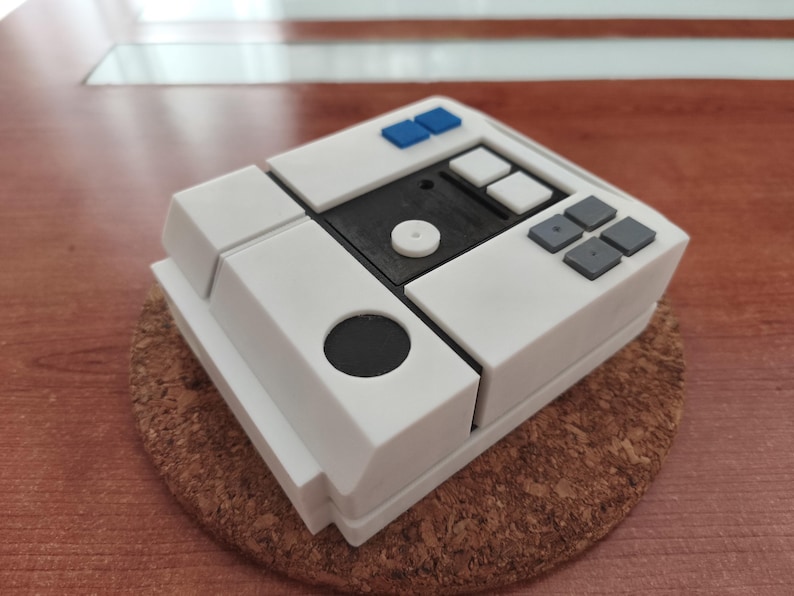 Star Wars Resistance Pilot Chest Box image 7