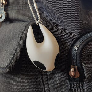 Hollow Knight keychain, hornet keychain, knight keychain