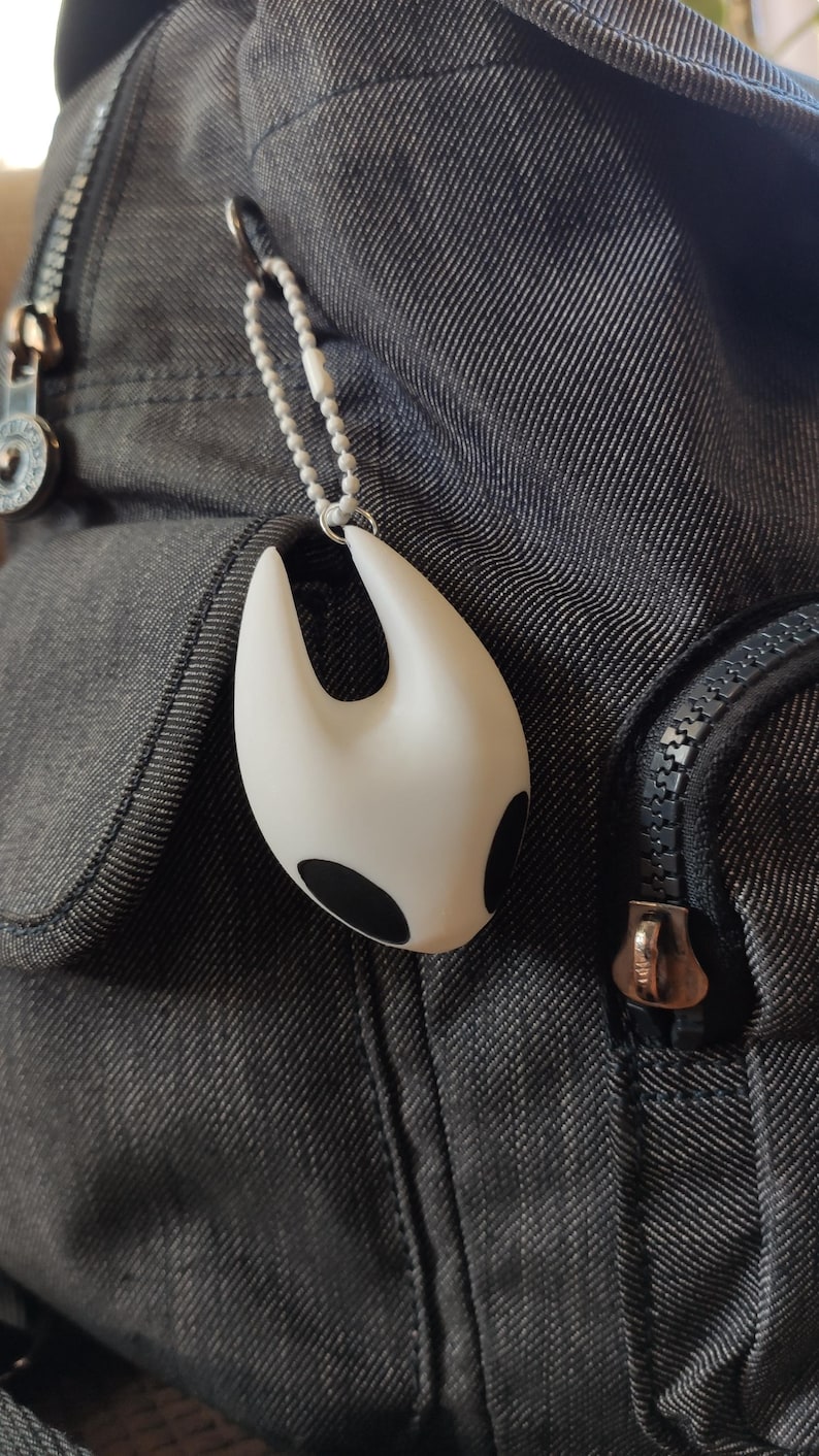 Hollow Knight keychain, hornet keychain, knight keychain