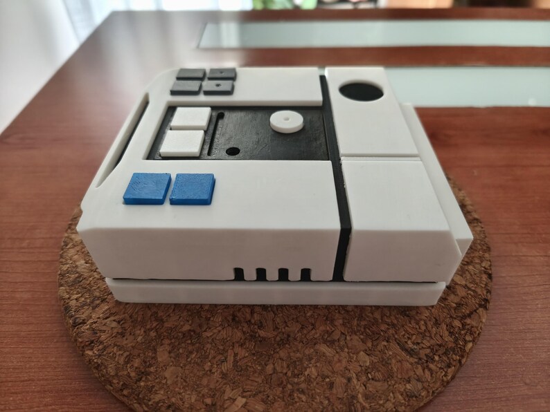 Star Wars Resistance Pilot Chest Box image 4