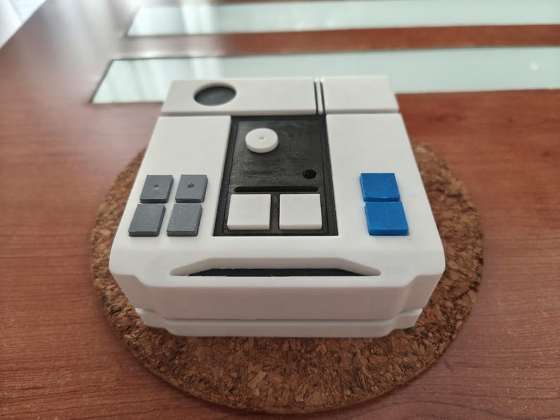 Star Wars Resistance Pilot Chest Box image 5