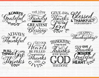 Puede incluir: Un conjunto de 10 diseños SVG con temática de Acción de Gracias que presentan varias citas y frases inspiradoras. Los diseños incluyen "Siempre agradecido", "El amor de una familia es la mayor bendición de la vida", "Dar gracias al Señor", "Bendecido y agradecido", "Feliz Día de Acción de Gracias", "Siempre estar agradecido", "Que nuestros corazones estén llenos de agradecimiento y dar", "Acción de Gracias Un momento para dar gracias a Dios por lo que ha hecho", y "Dar gracias con un corazón agradecido".