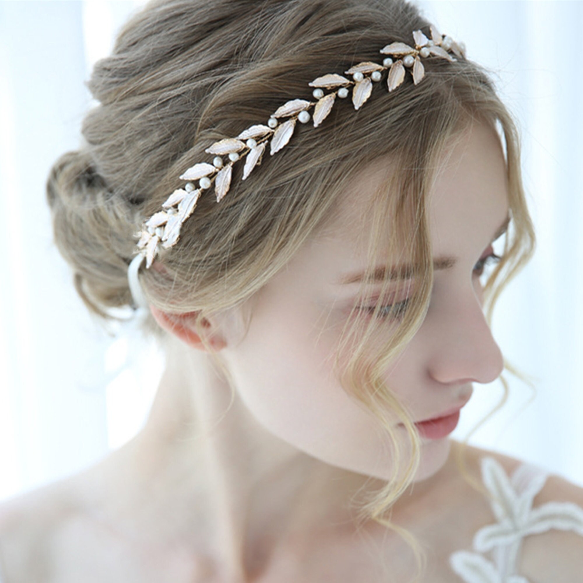 headpiece with pearls