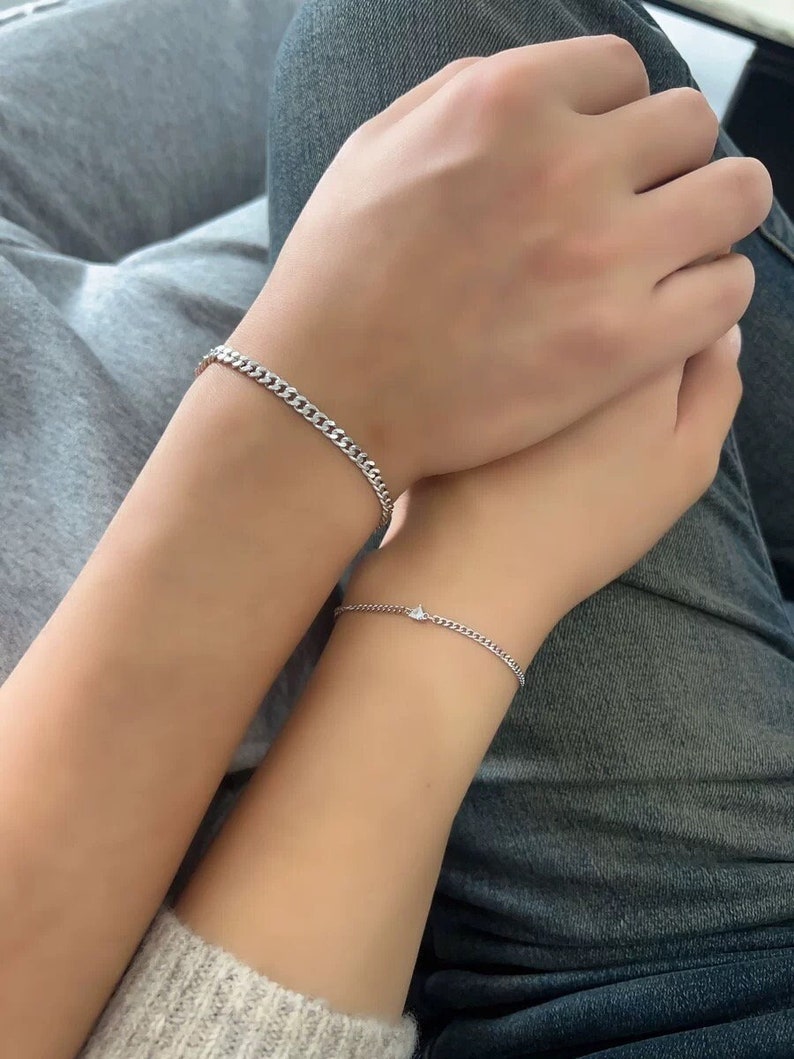 Pulseras para parejas de plata de ley, conjuntos de pulseras personalizados para parejas de novios, brazalete a juego para él y para ella ajustable grabado para amantes y mejores amigos imagen 3