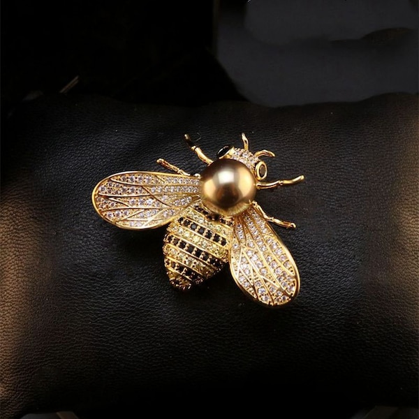 Dainty Gold Bee Pearl Brooch Pin, Big Natural Insect Zircon Honey Bee Pin Jewelry for Women, Wedding Accessory, Bridal Bouquet Pin for Days