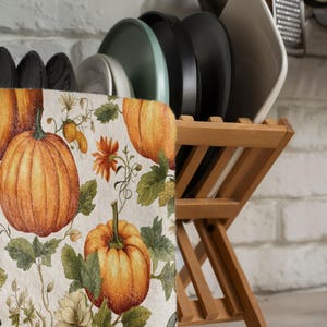 Autumn Pumpkins Kitchen Towel, Pumpkin Kitchen Decor Towel, Orange Pumpkin Autumn Tea Towels,  Fall Harvest Hand Towel, Fall Dish Towel