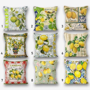 Può includere: Una collezione di nove cuscini quadrati con varie illustrazioni botaniche di limoni e lime, motivi di agrumi e decorazioni a piastrelle. Ogni cuscino mostra disposizioni uniche di limoni gialli, lime, foglie e testo.