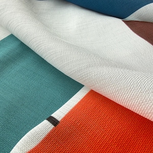 Pode incluir: Um conjunto de tr&ecirc;s canecas de cer&acirc;mica com acabamento manchado e fosco. Cada caneca apresenta uma cor diferente: azul claro, creme e cinza. As canecas t&ecirc;m um design simples e moderno e uma al&ccedil;a confort&aacute;vel.