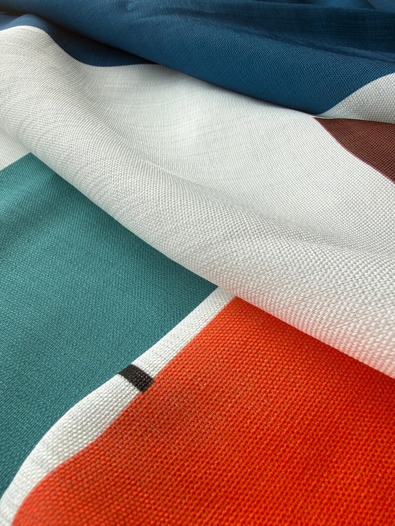 Pode incluir: Um conjunto de tr&ecirc;s canecas de cer&acirc;mica com acabamento manchado e fosco. Cada caneca apresenta uma cor diferente: azul claro, creme e cinza. As canecas t&ecirc;m um design simples e moderno e uma al&ccedil;a confort&aacute;vel.
