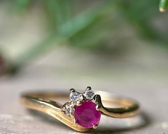 Vintage 18ct Gold Ruby & Diamond Ring
