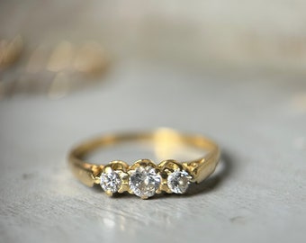 Vintage 18ct Gold Diamond Trilogy Ring