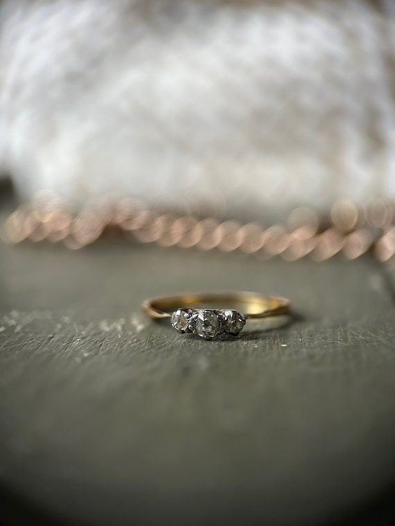 Antique 18ct Gold Diamond Trilogy Ring - image 2