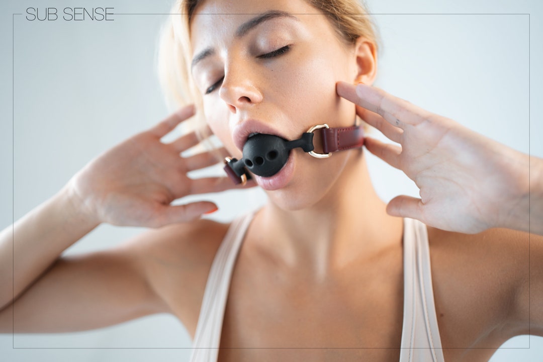Leather ball gag for BDSM submissive, Bondage BDSM gag, Sex toys, Mouth gag ball breathable adjustable - Etsy 日本