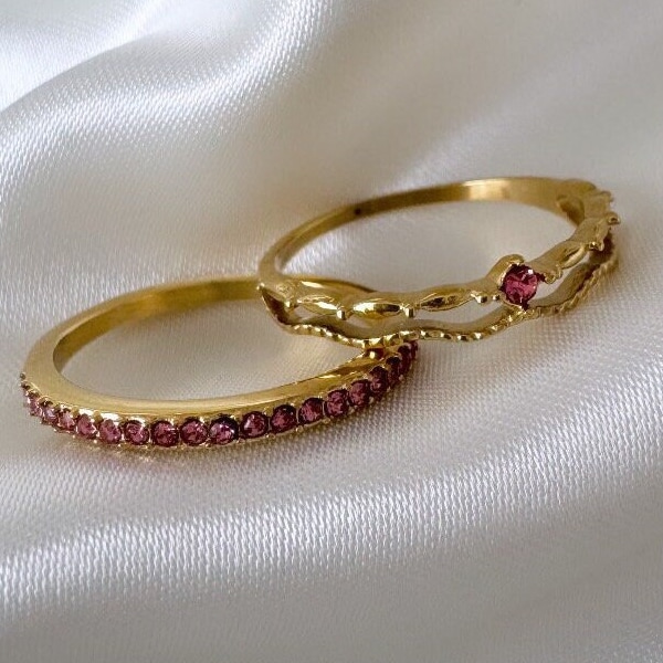 Rosé Set Goldene dezente Ringe mit rosa Zirkonia-Steinen, Ring Set