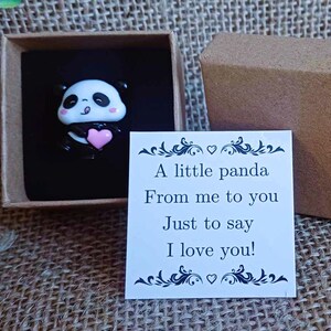 Ciondolo panda in una scatola con biglietto con messaggio, regali con ciondolo panda, regalo con ciondolo con messaggio, ciondoli, regali di compleanno con ciondolo panda