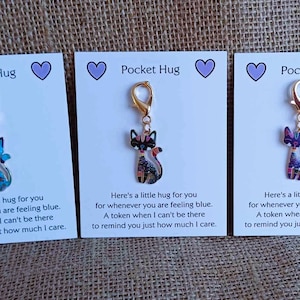 Pocket Hug Cat Taschenanhänger - Katzen Liebeszeichen, Valentinstag Geschenk, Ein herzliches Andenken, Erinnerung, geschätzte Zuneigung