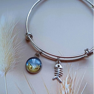 Handmade beach theme bracelet, handmade bracelet, handmade bangle, beach and fish charm bracelet, seaside handmade bracelet, bracelets