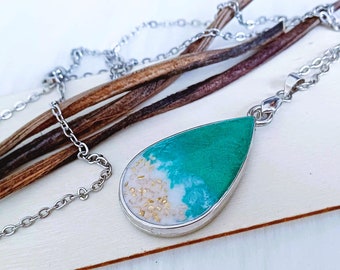 Hand made resin  necklace, resin necklace, resin green necklace, necklace gifts, resin  jewellery, Resin  gifts, Resin accessory