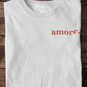 Bügelbild "amore." in unterscheidlichen Folien und Farben.