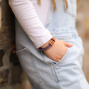 bracelet en bois pour écolier myjori personnalisé avec nom, corde à voile, inscription scolaire, fille, bonheur