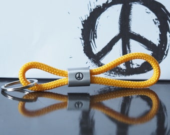 Surfer Keychain Peace fait de corde à voile estampillée à la main, amour, paix, personnalisé