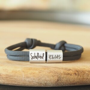 bracelet écolier myjori personnalisé avec gravure, inscription scolaire 2024, cône scolaire, corde à voile, garçon