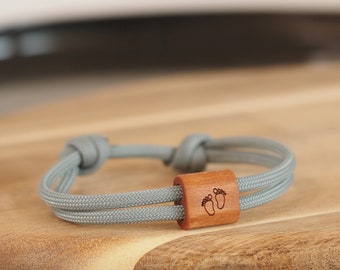 myjori gegraveerde armband hout, voeten, partnerarmband, houten sieraden, surferarmband