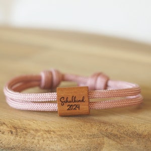 bracelet en bois pour écolier myjori personnalisé avec nom, corde à voile, gravure, inscription scolaire 2024, fille