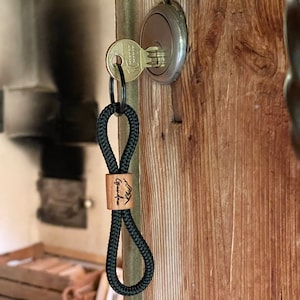 Personalized wooden keychain made of sailing rope | Mountain | Cabin key