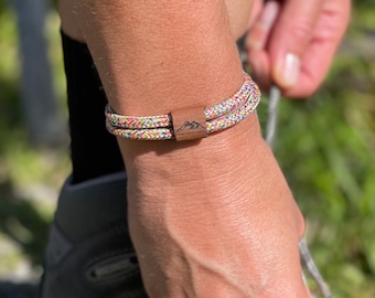 Bracelet de montagne en bois d'alpiniste en corde à voile avec motif de montagne