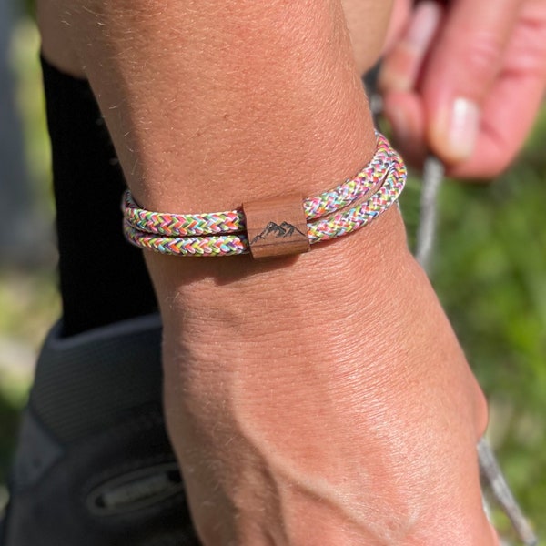 Bracelet de montagne en bois d'alpiniste en corde à voile avec motif de montagne