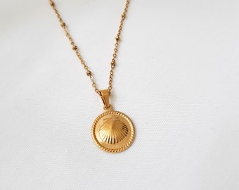 ARIELLE / Handmade necklace in gold-plated stainless steel in retro style - gold, pendant, shell