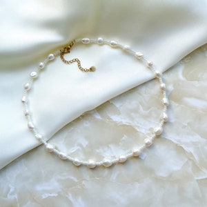handmade freshwater pearl choker / freshwater pearl necklace image 2