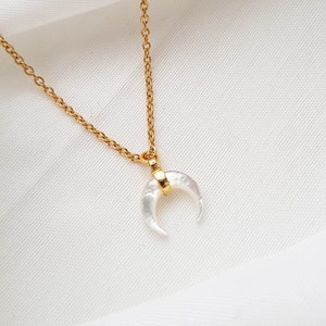 LUNA / gouden parelmoeren maan ketting