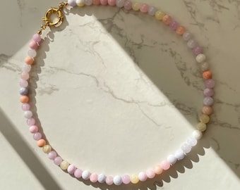 Pastell Edelsteinkette aus pastellfarbener Jade / Geschenkidee Frau / Kette Hochzeit