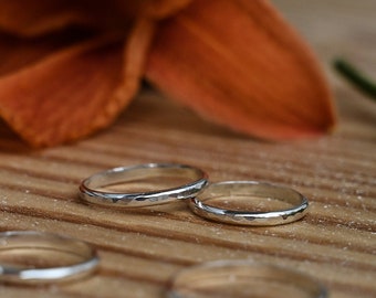 Fine silver ring with structure · Ring with hammered structure · Stacking ring by Atelier Linnéa