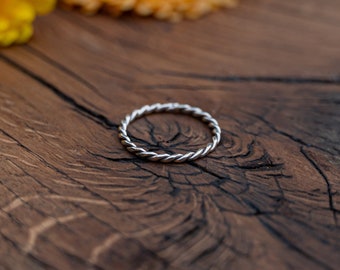 Fine sterling silver ring · Cord wire ring · Braided ring · by Atelier Linnéa