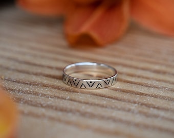 Tribal Art Ring made of silver · in a wide version · by Atelier Linnéa