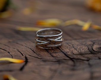 Wide sterling silver wrap ring with a hammered structure from Atelier Linnéa