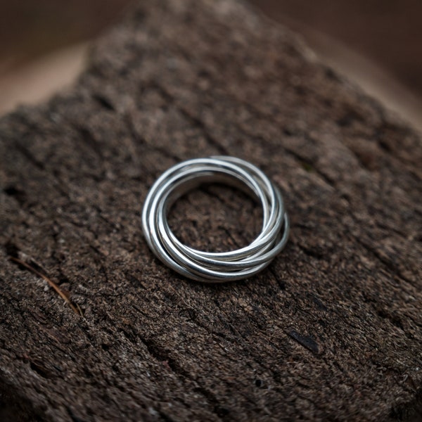 Ring aus Sterlingsilber "Wochenring" · sieben Ringe in einem Ring · von Atelier Linnéa