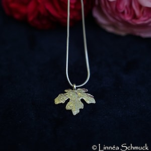 Anhänger aus Sterlingsilber Blatt mit Originalstruktur "Feldahorn" von Atelier Linnéa