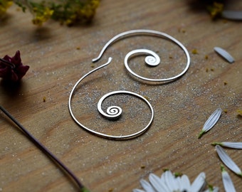 Spiral earrings · Spiral hoop earrings made of silver from Atelier Linnéa