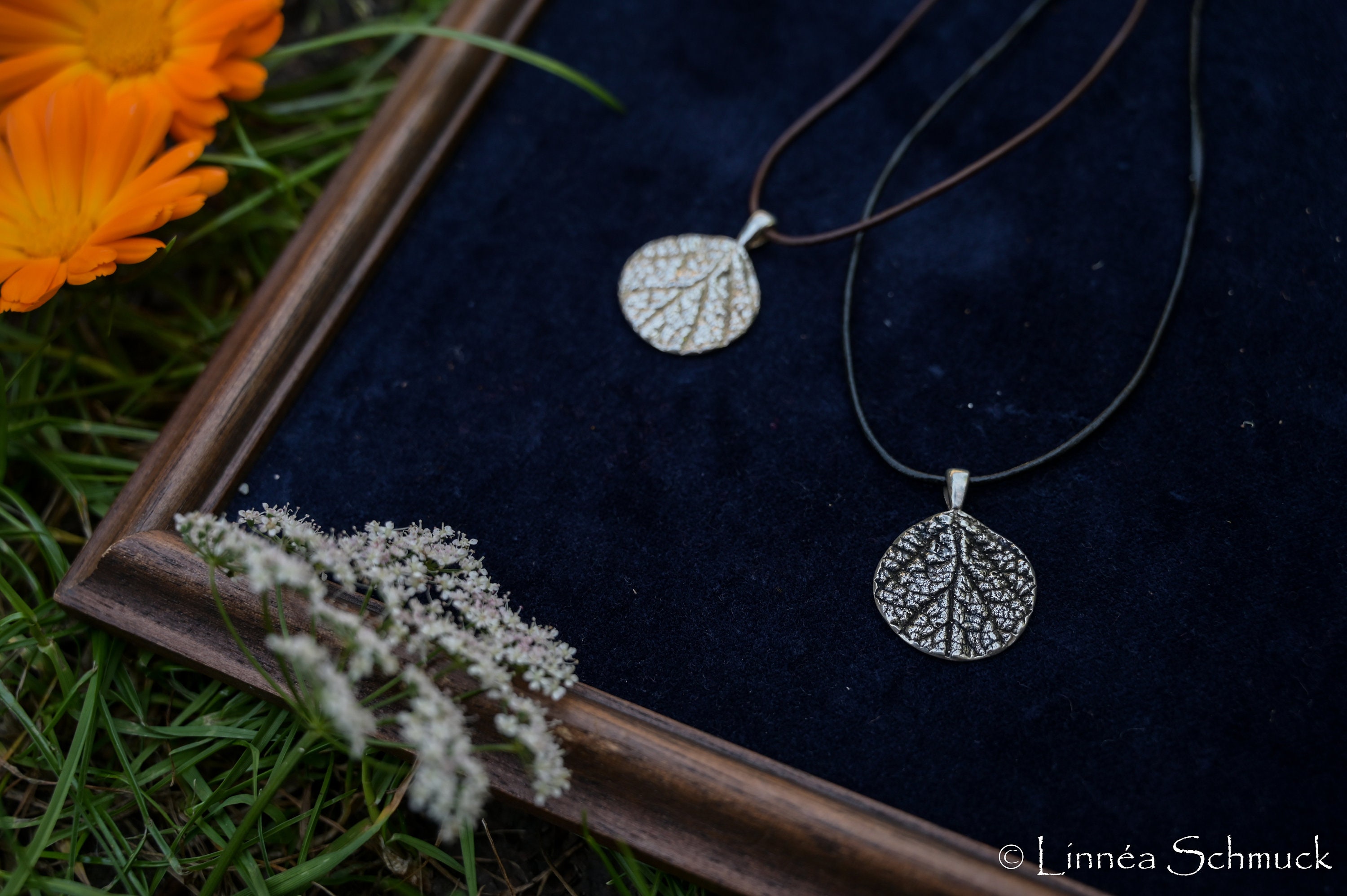 Round Pendant in Sterling Silver With a Natural Leaf Structure