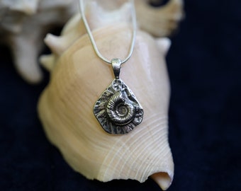 Ammonite pendant in sterling silver by Atelier Linnéa