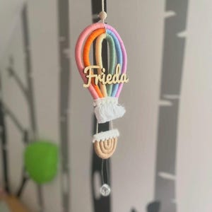 Sonnenfänger Suncatcher - Fensterhänger Kinderzimmer - Personalisiert Makramee Regenbogen Ballon mit Name