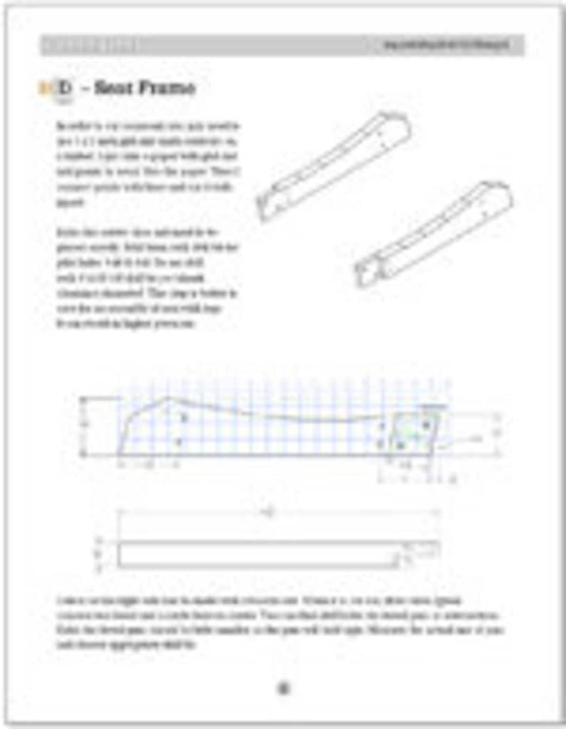 Pu&ograve; includere: Diagramma che mostra come tagliare un pezzo di legno per creare una forma curva per un cucchiaio di legno. Il diagramma mostra una griglia con misure in pollici e una linea curva disegnata sulla griglia. Il testo "D -  Spoon Fraction" &egrave; in cima al diagramma.
