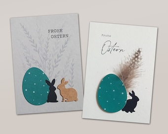 2 cartes de Pâques dans un ensemble avec un lapin, un œuf de Pâques et une plume (parties perforées) et l'inscription "Joyeuses Pâques" - éventuellement avec des enveloppes en papier kraft