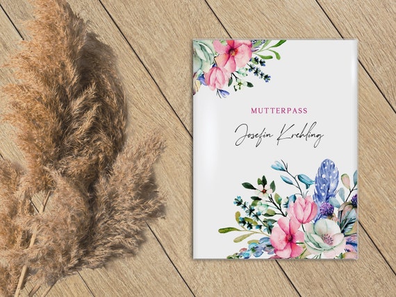 Maternity record cover personalized with name, watercolor flowers and extra compartment for ultrasound photos as a gift for expectant mothers