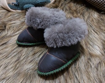 Sheepskin Newborn Boots, Newborn Slippers, Baby Winter Boots, Newborn Moccasins, Baby Moccasins, Traditional Brown Booties